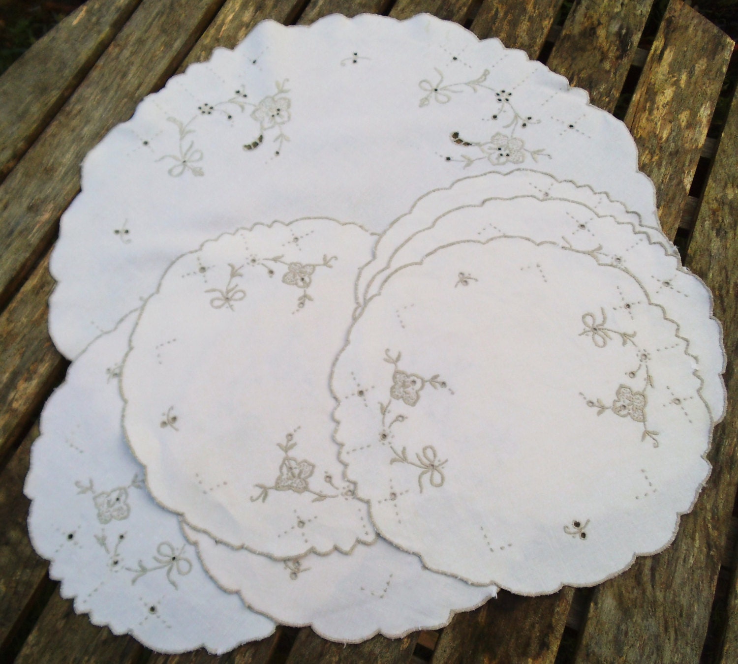 Embroidered Linen Doilies. Set of 7 Placemats, Large Round Doily with 6