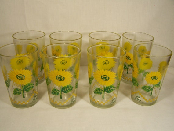Set of 8 Beverage Glasses Sunflower 8 oz. by VeeTeesVintage