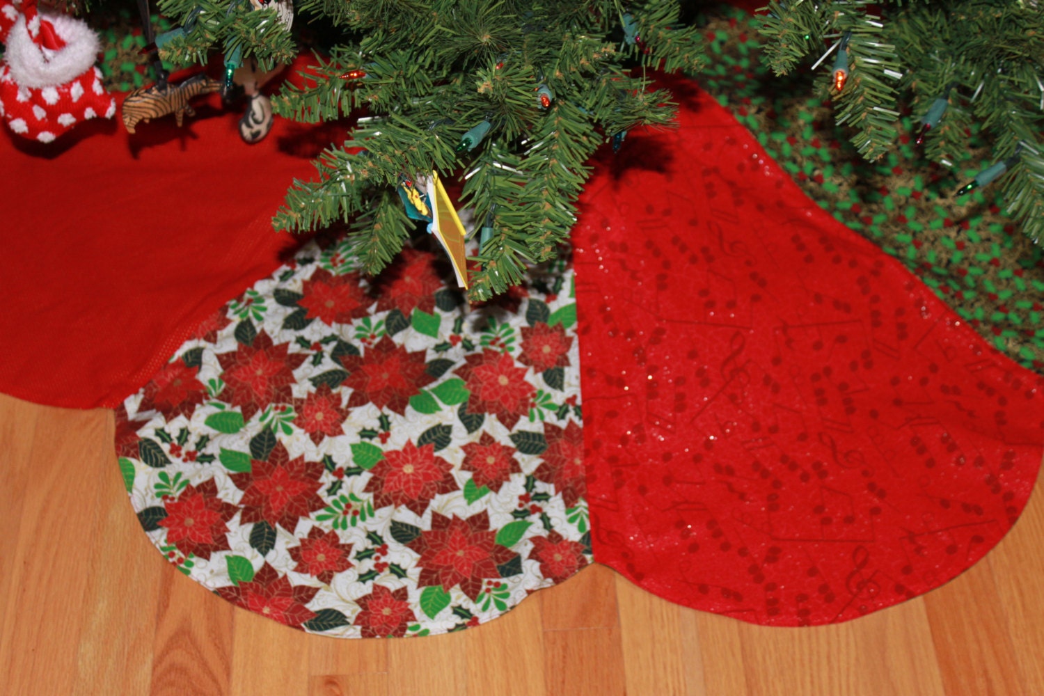 Christmas Tree Skirt - Handmade 50in reversible scalloped tree skirt with button closure