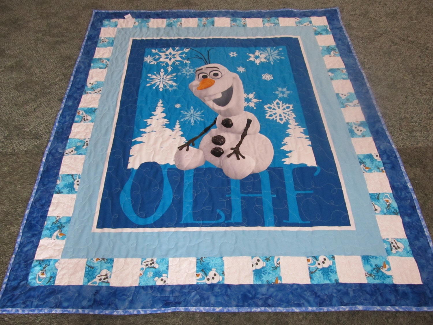 Disney Frozen Quilt with OLAF 47 X 55