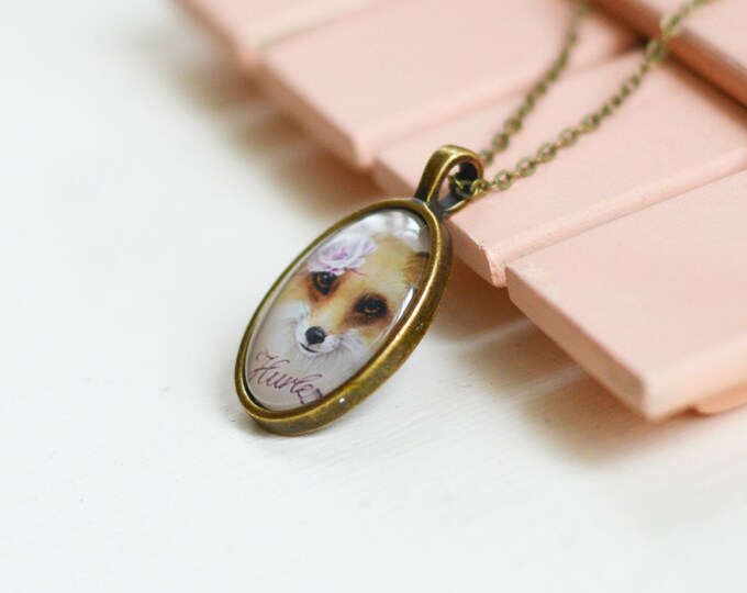 GLAMOUR // Oval pendant metal brass with the image of fox under glass // Retro, Vintage // Fashion, Style, Beauty // Soft, Pink // Hurley