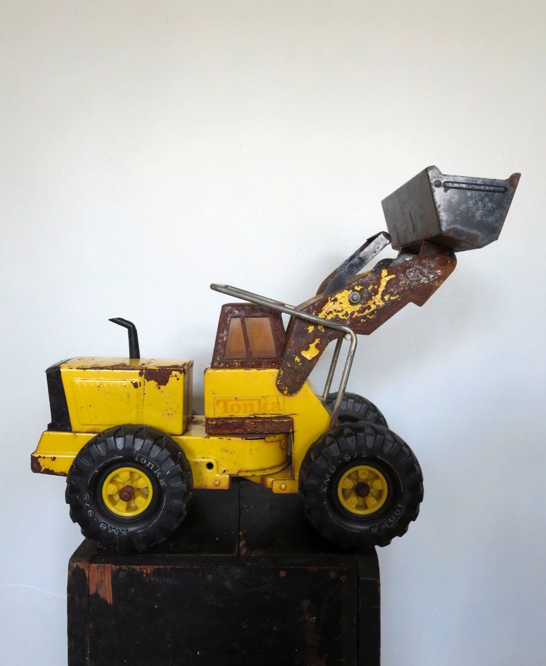 ride on front end loader toy