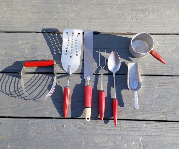 Wonderful Vintage Set Of Kitchen Utensils By Androck Bakelite   Il 570xN.749708978 Ttlv 