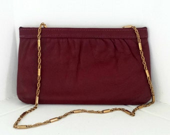 Vintage Red Shoulder Purse with Gold Chain Strap, Hand Clutch, Facile Spring Snap Closure,