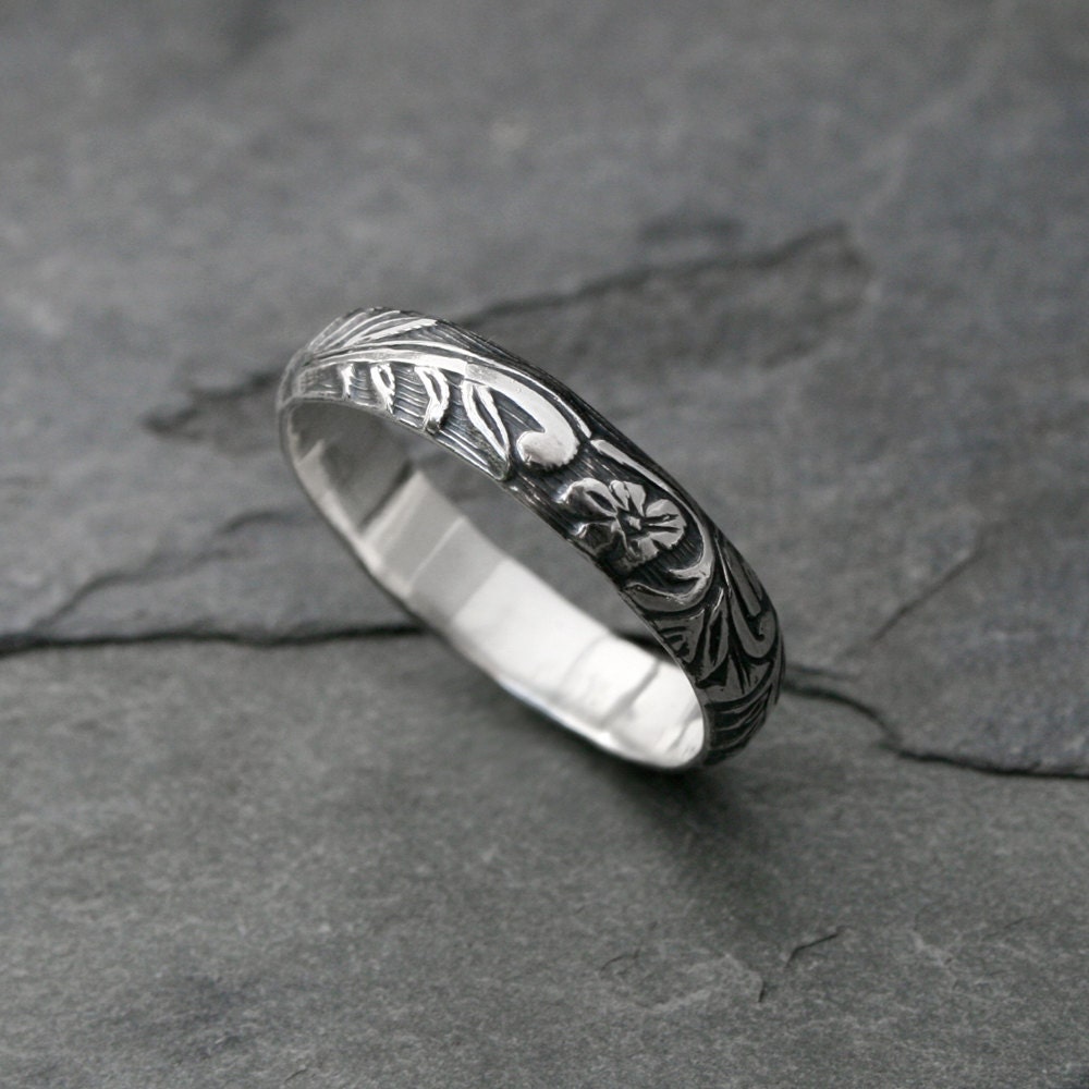 leaf pattern wedding ring band