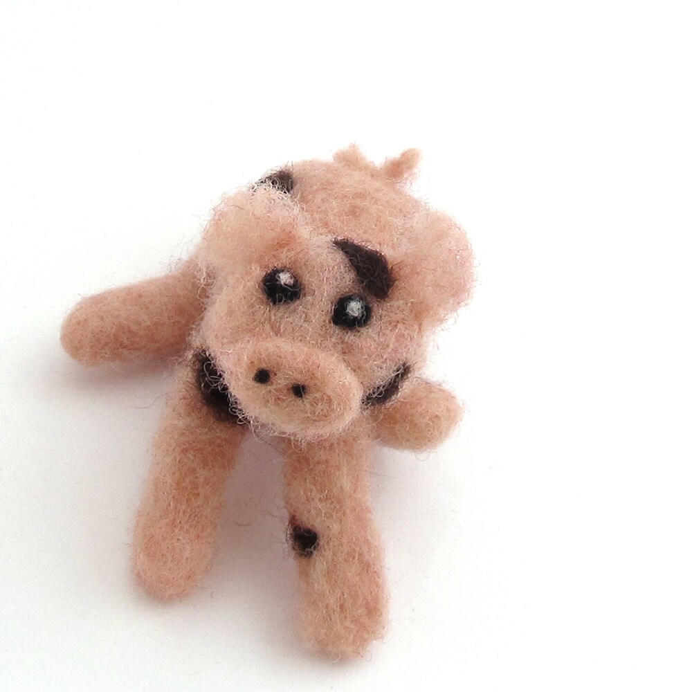 Spotted piglet Felt animal Needle felted pig