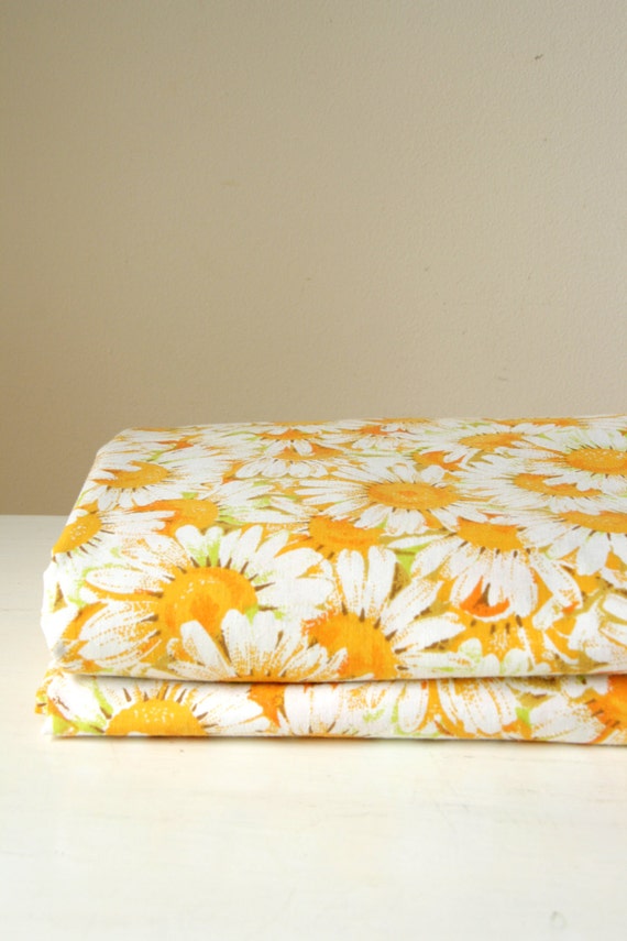 Vintage floral sheet set/ white daisy single sheets/ yellow