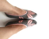 Knitted slippers, kids slippers, girl's wool home shoes, gray and pink slippers. Winter sale! 20% OFF