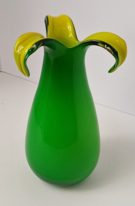 Designs China Green and Yellow Art Glass Vase