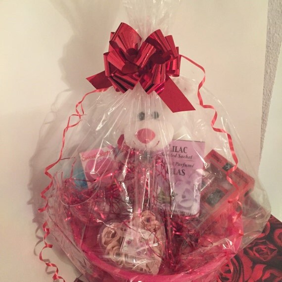 Items similar to Valentine's gift basket on Etsy