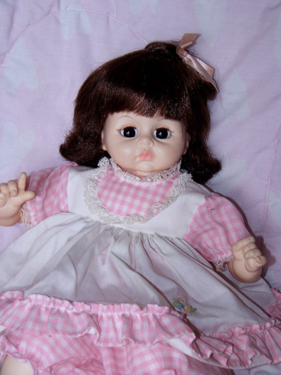 lovely 1977 Madame Alexander pussycat 14 doll must
