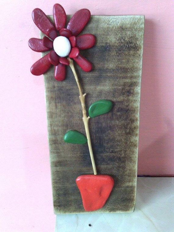 Items similar to Pebble flower wall hanging on Etsy