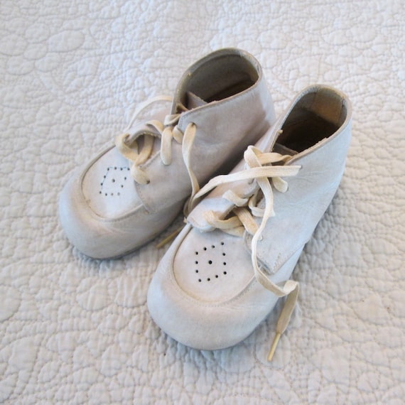Vintage White Leather Baby Shoes 1950s by SimplySuzula on Etsy