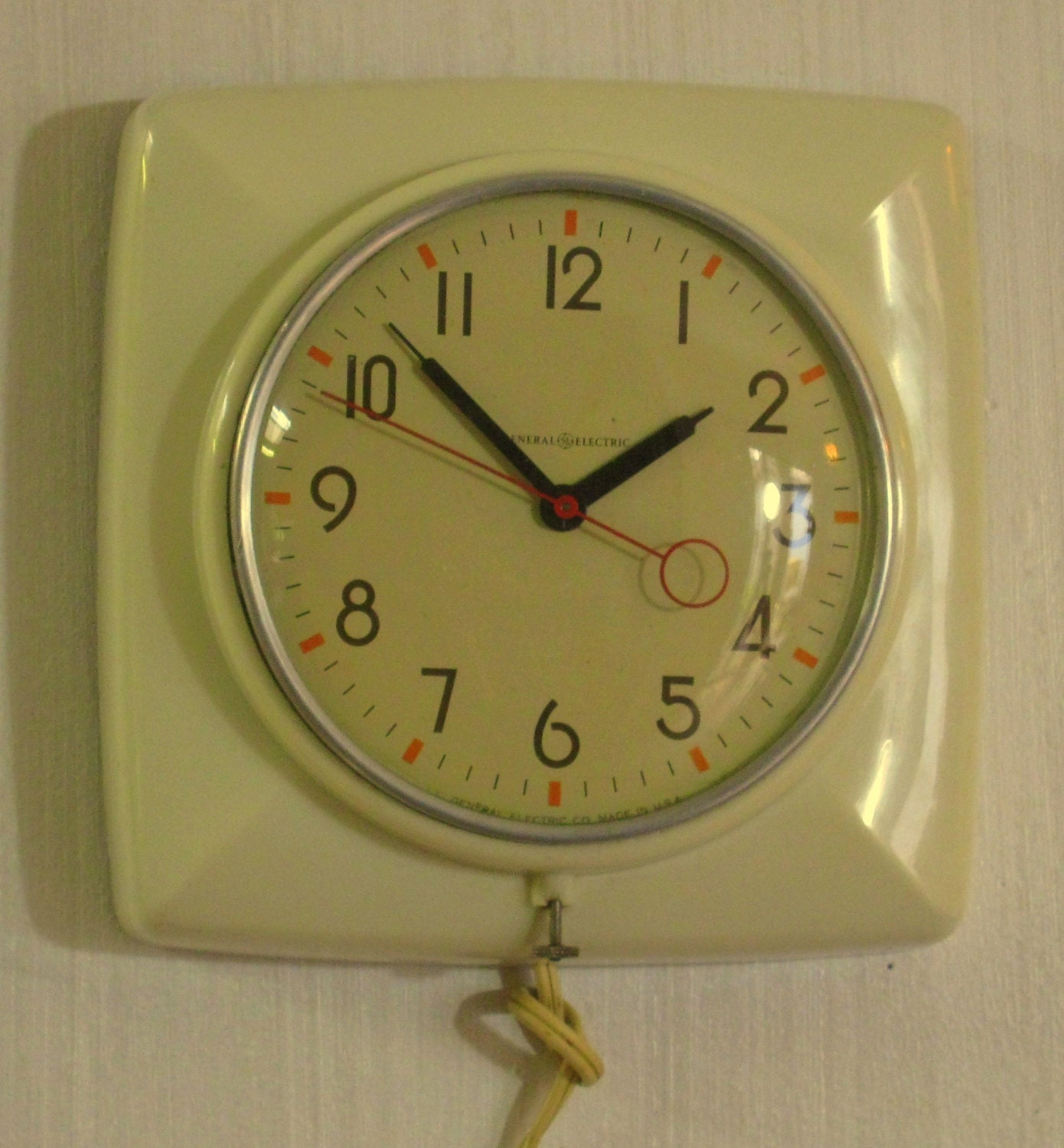 Vintage General Electric White Wall Clock Model by CanemahStudios