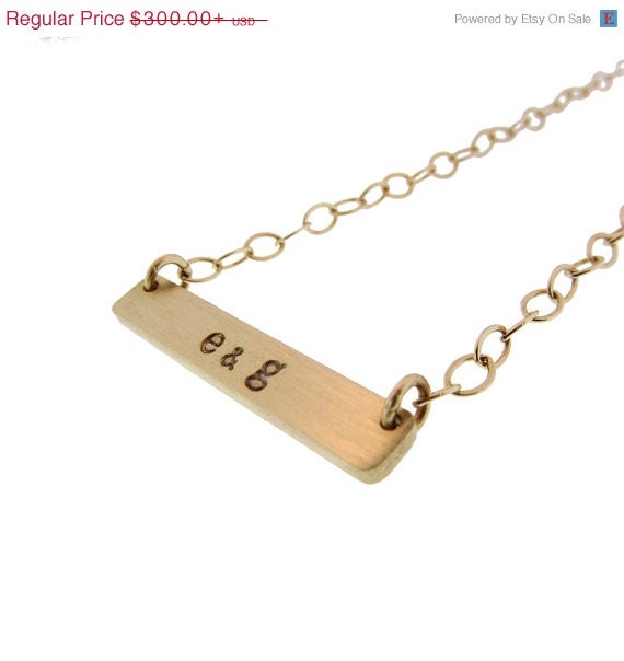 solid-gold-nameplate-necklace-elegant-jewel-box-fine-jewellery