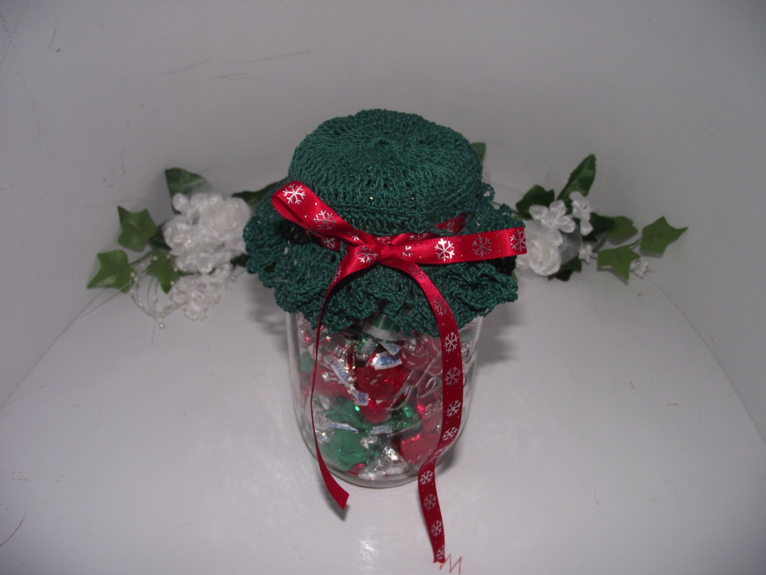 Crochet jar lid cover with ribbon