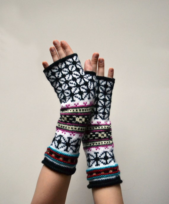 Black and White Fingerless Fingerless Gloves Knit by lyralyra