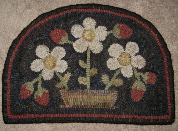 Primitive Rug Hooking Pattern-Potted Strawberries