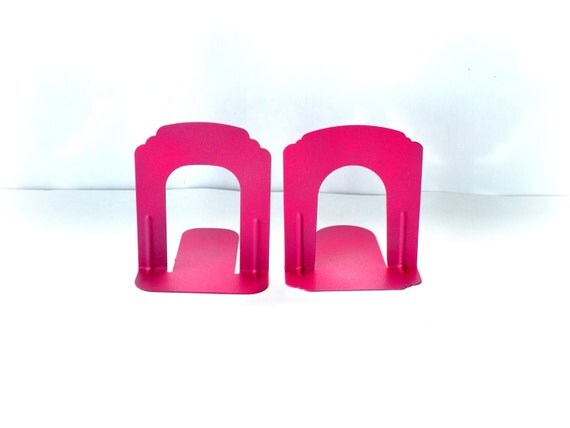pink bookends