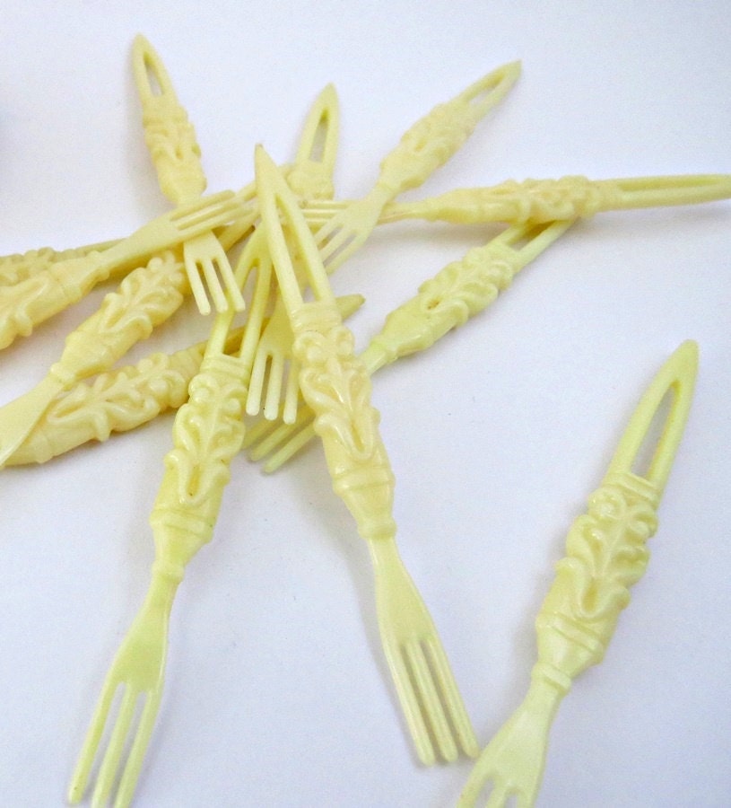 Vintage Plastic Pickle Forks Party Pickers 32 Pickle Forks