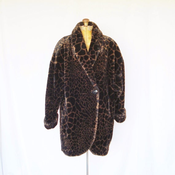 Fold Over Collar Loose Fitting Leopard Printed Outerwear