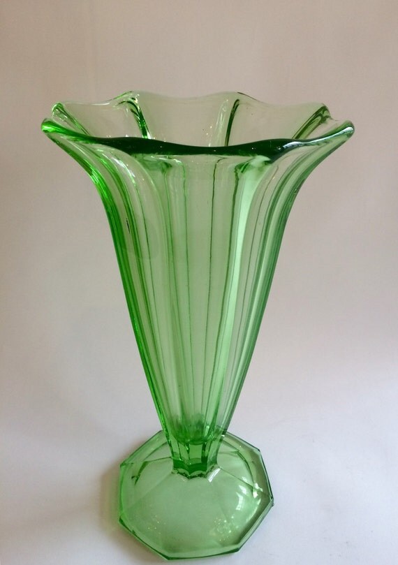 Amazing Art Deco green glass vase GB12