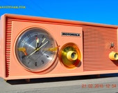 SASSY ピンク レトロ Jetsons 1957 Motorola 5C14PW 真空管 AM 時計ラジオが動作します。