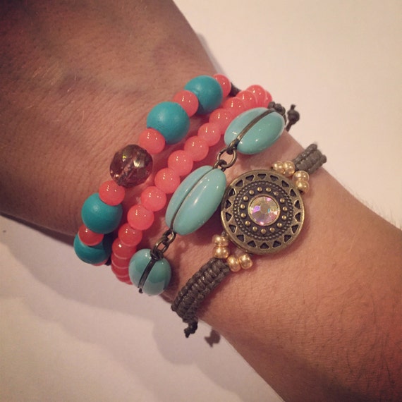 Items similar to Cute wrist-bracelet set on Etsy
