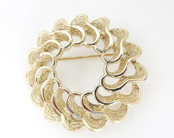 ON SALE! Vintage Sarah Coventry Abstract Circle Pin, Gold Tone Wreath Brooch, 1970s Designer Pin