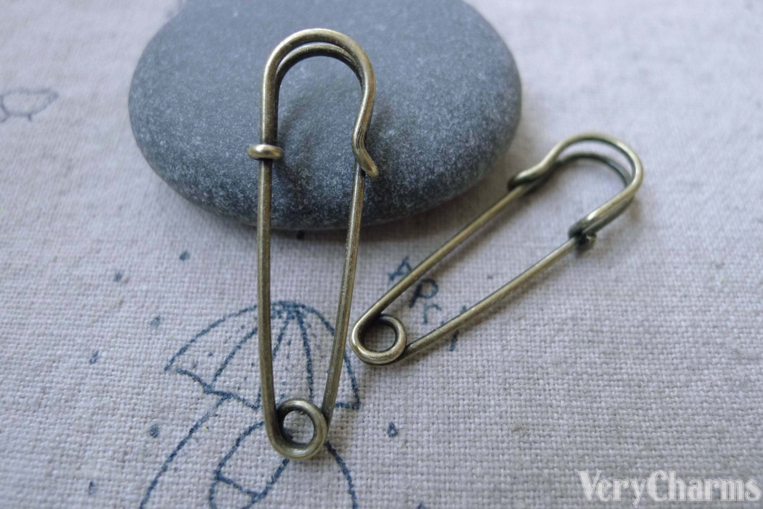 5pcs antique bronze iron kilt pin brooch safety pin with loops finding 70x21mm ebay 10 pcs antique bronze kilt pin safety pins broochs 10x35mm a7642 from verycharms on etsy studio 5pcs antique bronze iron kilt pin brooch safety pin with loops finding 70x21mm ebay 10 pcs antique bronze kilt pin safety pins broochs 10x35mm a7642 from verycharms on etsy studio