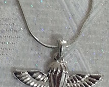 Médaille pendentif Parachutiste SAINT MICHEL avec chaîne h 2,5 cm l 2,0 cm | UK