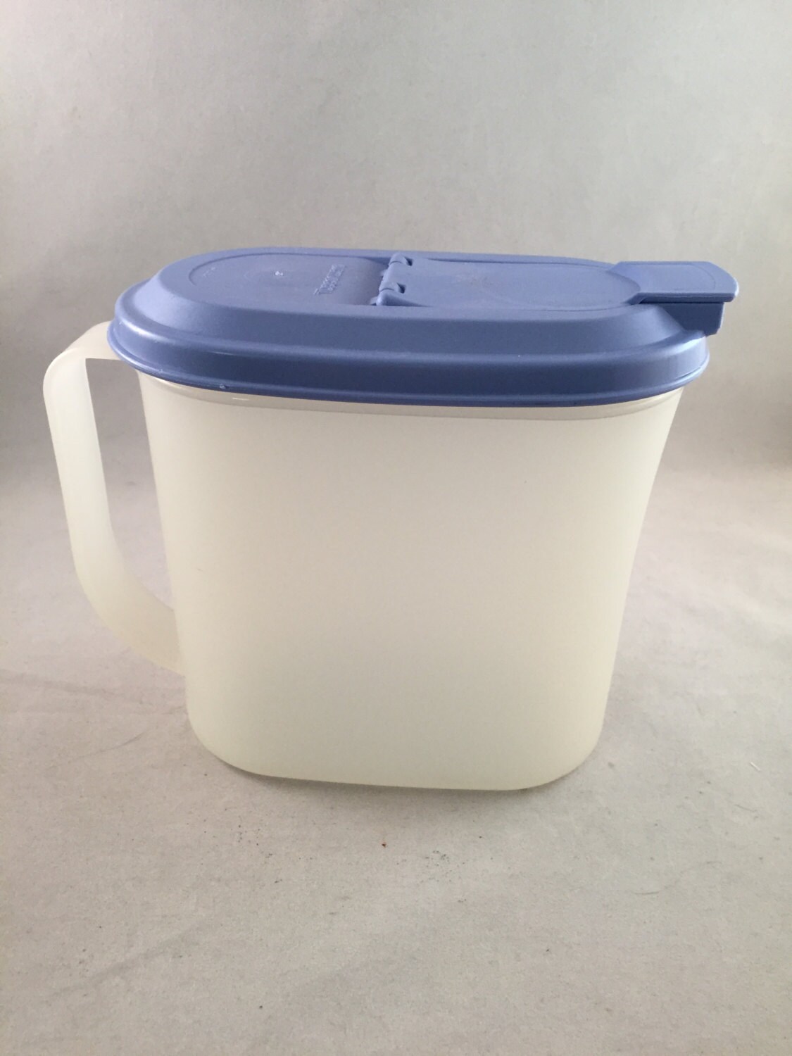 Vintage Tupperware 1 Quart Refrigerator Pitcher Haute Juice