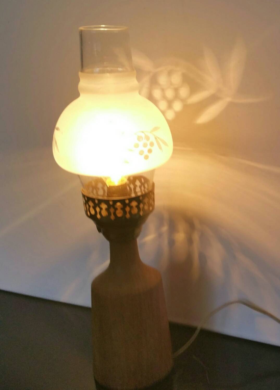 Vintage Wood Electric Oil Lamp Design With Frosted Glass