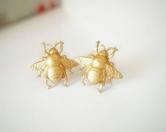 Bee stud earrings, gold bee earrings, gold stud earrings, raw brass earrings, bee earrings, bumble bee earrings, cute earrings, gift for her