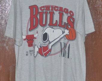 Vintage 90s Chicago Bulls x Schulz Snoopy Peanuts NBA Basketball T-Shirt