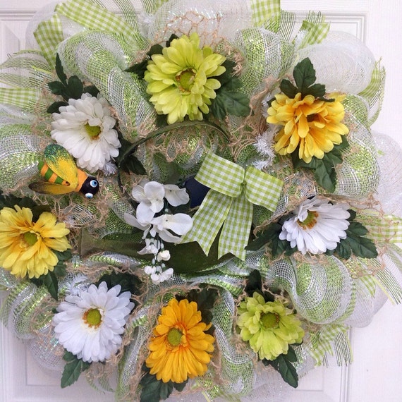 Spring Wreath With Watering Can Daisies And By Whatameshbydiana