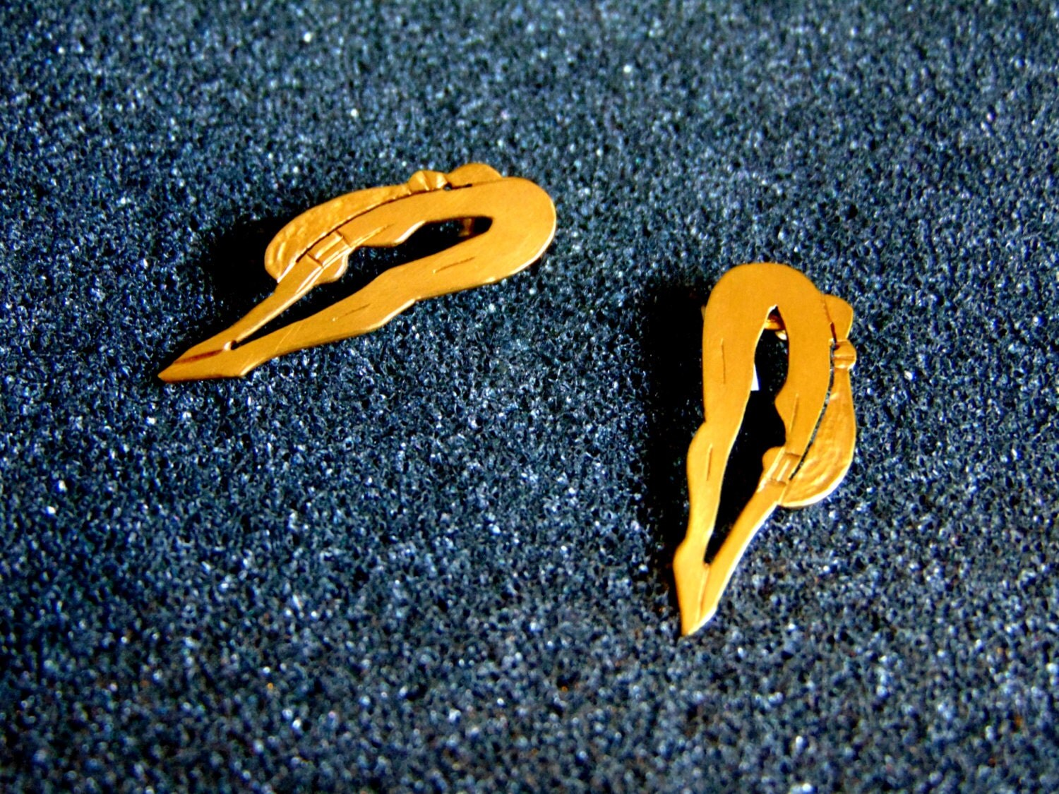 Beautiful solid 18k gold diving swimmer earringsGold swimmer