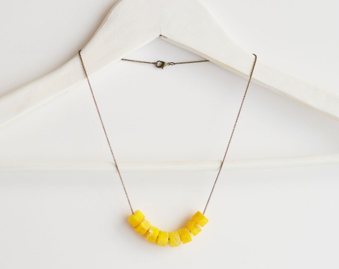 SALE! Necklace metal brass with acrylic beads // Yellow // Fresh //