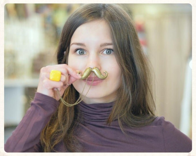 Mustache retro // Pendant necklace in metal brass // the Best Trends 2015 // Hipster, Retro, Vintage // Funny things