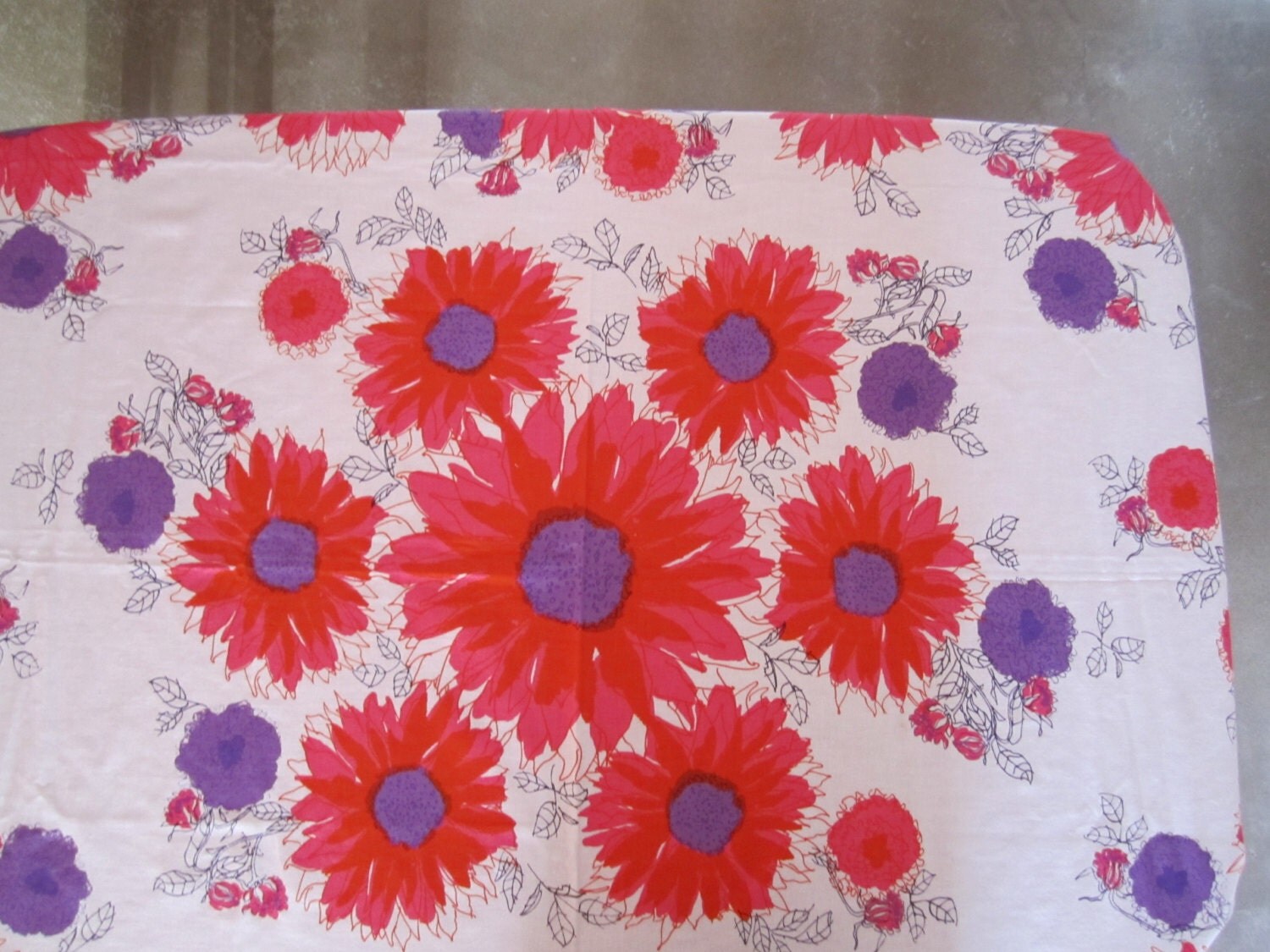 Vintage VERA tablecloth with 12 matching napkins