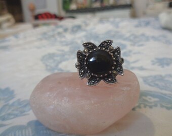 Gorgeous Vintage Art Nouveau Victorian "Flower" ring 6 to 6 1/2