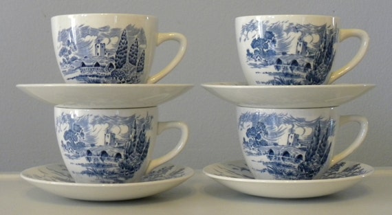 tea cups blue and white