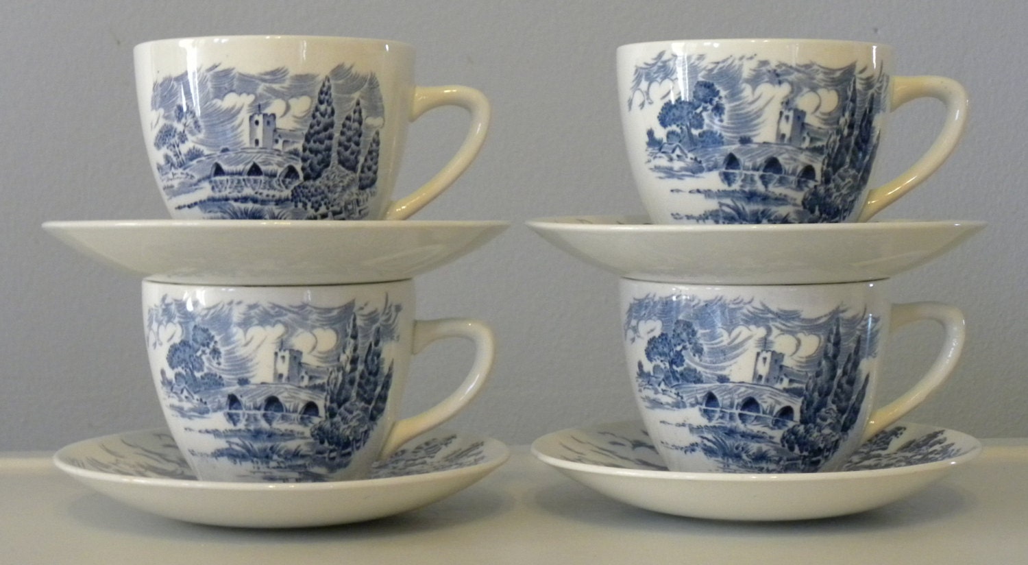 tea cups blue and white