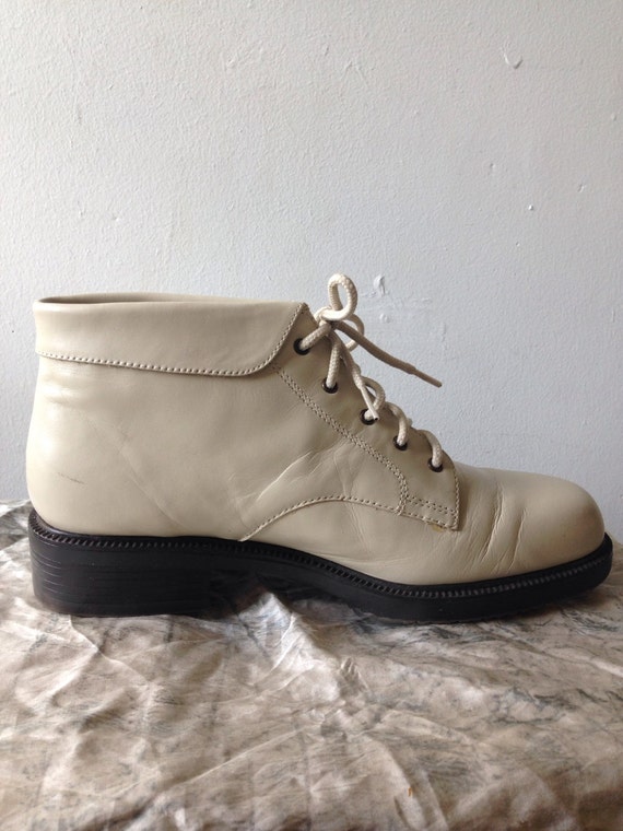 danexx size 9 white ankle boots by LEISUREODYSSEY on Etsy