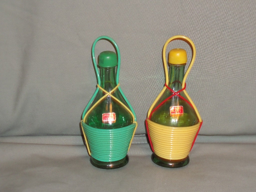 Vintage Italy Wine Bottle Salt and Pepper Shakers Set Green