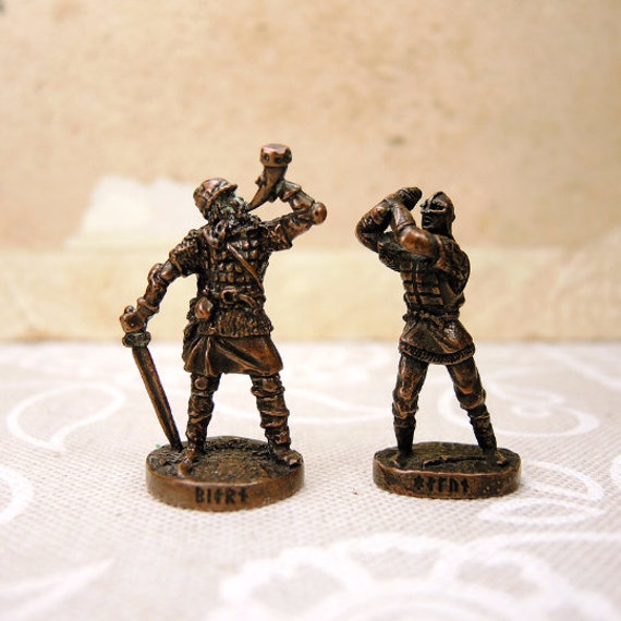 figurine soldier