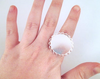 25mm round Bezel Rings, silver plated with a double lace edge, A398