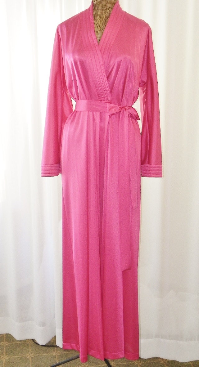 Vanity Fair Lounging Floor Length Hot Pink Robe Unworn