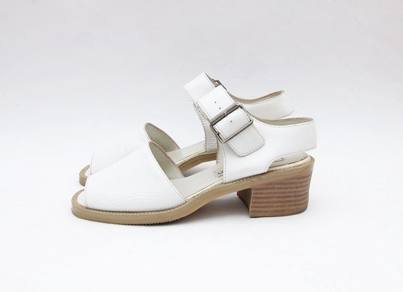 Vintage white leather 90s women heeled sandals  strap buckle open toe ...