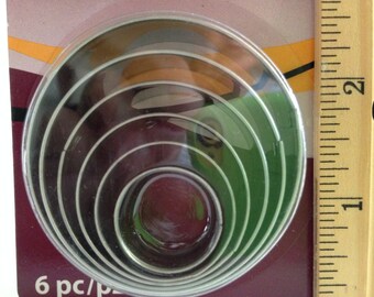 polymer clay graduated circle cutters / cookie cutters you get 6 cutters from .75in to 2 inch